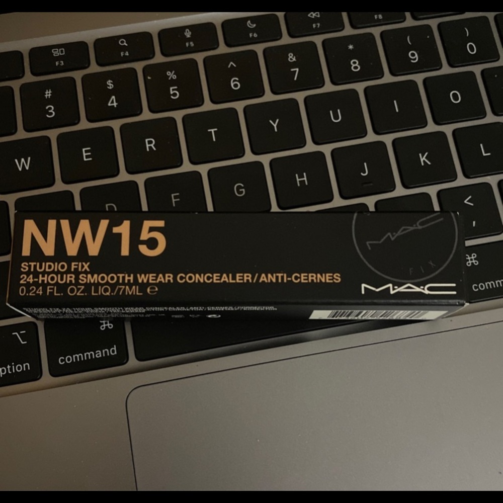 MAC Cosmetics Studio Fix 24-Hour Smooth Wear Concealer Nw15